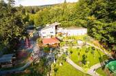 Ansicht mit Pavillon - 1 Zimmer Mehrfamilienhaus, Wohnhaus zum Kaufen in Lindberg