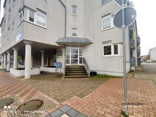 Eingang - 3 Zimmer Etagenwohnung in Bitterfeld