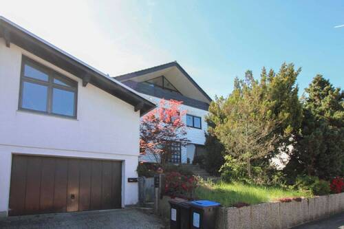 Hausansicht_Straße - 8 Zimmer Einfamilienhaus zum Kaufen in Weilrod