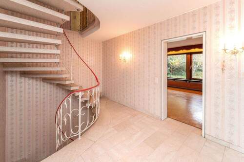 Eingang - Wendeltreppe - 5 Zimmer Doppelhaushälfte in Ludwigshafen am Rhein