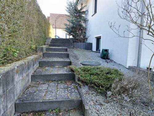 Zugang zum Garten - 4 Zimmer Mehrfamilienhaus, Wohnhaus in Bad Wünnenberg