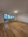 Wohnzimmer mit Balkon - 