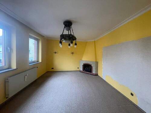Wohnzimmer 1. OG mit Kamin - 