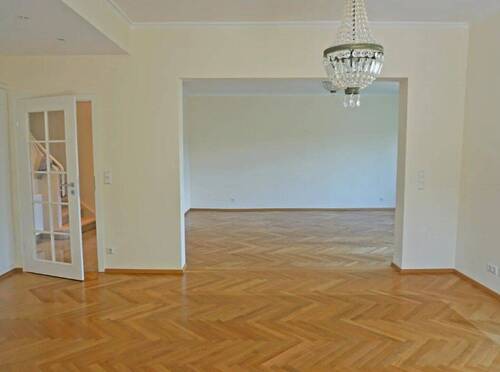 Wohnbereich - Einfamilienhaus mit 229,00 m² in Stuttgart zur Miete