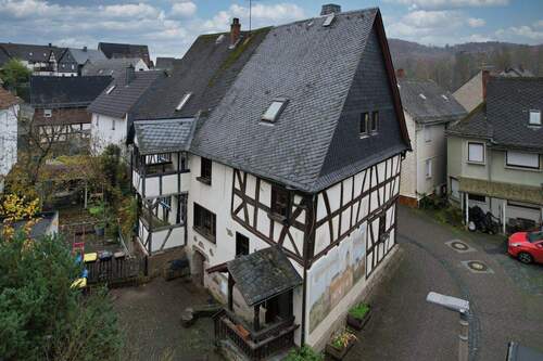 Seitenansicht - 4 Zimmer Einfamilienhaus zum Kaufen in Leun / Biskirchen