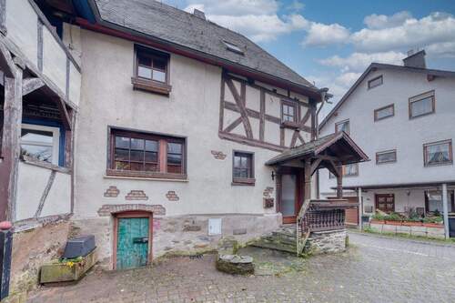 Eingangsbereich - Einfamilienhaus mit 114,00 m&sup2; in Leun / Biskirchen zum Kaufen