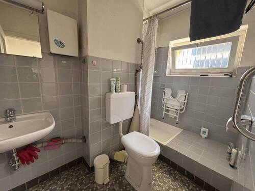 Tageslichtbereich mit Dusche - 