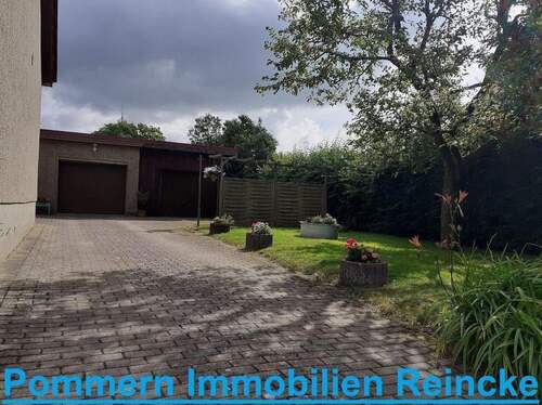 Die Zufahrt und Garage!.jpg - Ein Ort zum leben! Solides Einfamilienhaus und mehr!