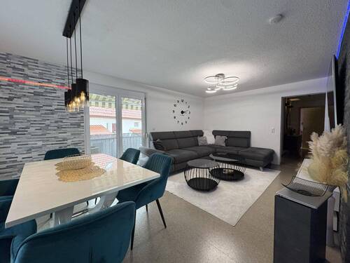 Wohn- und Esszimmer - Ihre zentrale und geräumige 4,5-Zimmer-Wohnung!