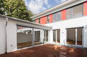 Aussenansicht mit Atrium - von privat +++ Stadthaus in Schwabing ab sofort