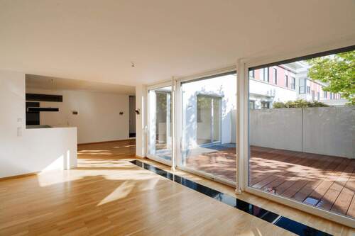 Wohn-/Essbereich - 5 Zimmer Einfamilienhaus zur Miete in München