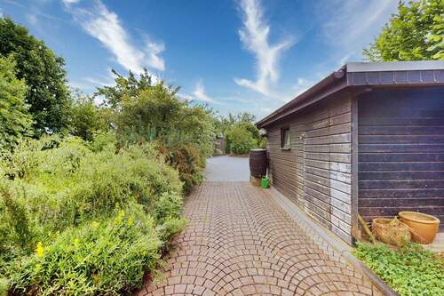 Zuweg / Schuppen - 