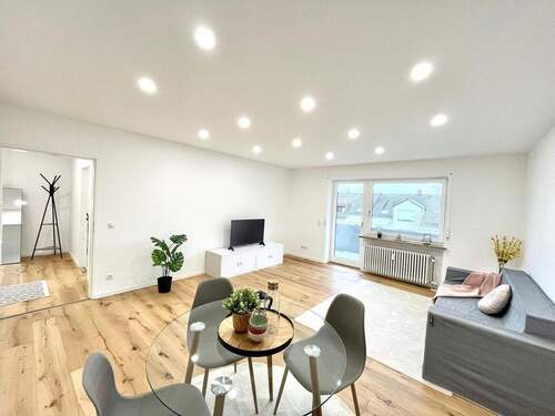 Wohnzimmer 2 - 3 Zimmer Etagenwohnung zum Kaufen in Augsburg