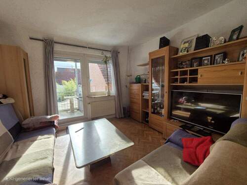 Wohnzimmer mit Balkon - 4 Zimmer Etagenwohnung zum Kaufen in Bönnigheim