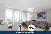 Wohnzimmer - Lichtdurchflutete Wohnung: mit Tiefgarage, viel Komfort & Balkon