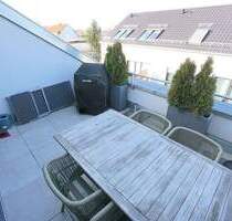 Herrliche 3-Zi.-DG-Wohnung | Aufzug | EBK | Tageslichtbad m. Dusche + Wanne | AR | - Nürnberg Gaismannshof