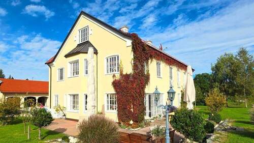 Blick auf das Haupthaus von der Gartenseite - 8 Zimmer Einfamilienhaus zum Kaufen in Lengenwang