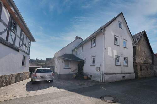 Frontansicht - Großzügige Immobilie mit Potenzial in zentraler Lage von Aßlar - provisionsfrei