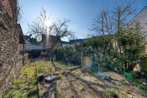 Garten - Mehrfamilienhaus, Wohnhaus mit 186,40 m&sup2; in Aßlar zum Kaufen