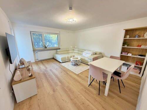 Wohnzimmer - 3 Zimmer Etagenwohnung zum Kaufen in Neckarsulm