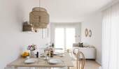 Lichtdurchfluteter Wohnbereich dank bodentiefer Fenster - Sonniger Rückzugsort im neuen Wohlfühlzuhause