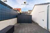 Bereich neben Garage - 