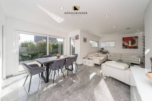 Wohn-/Essbereich - 5 Zimmer Einfamilienhaus zum Kaufen in Tiefenbronn