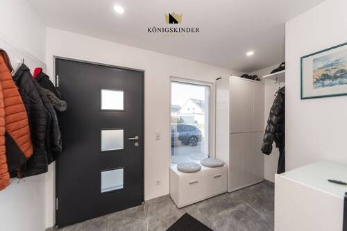 Eingangsbereich - 5 Zimmer Einfamilienhaus in Tiefenbronn