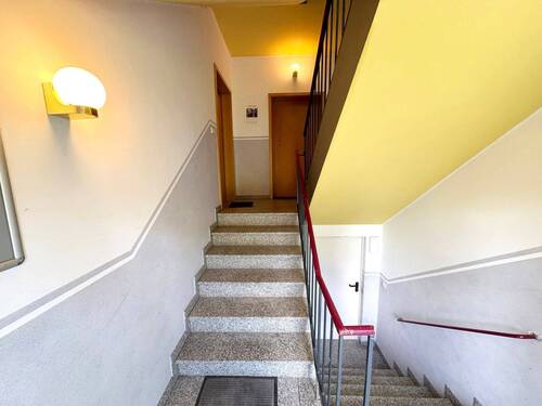 Treppenhaus - Etagenwohnung mit 36,50 m&sup2; in Dresden / Tolkewitz zum Kaufen