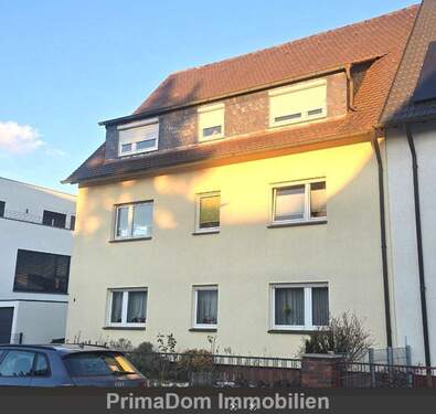 Haus mit 3 Parteien - 3 Zimmer Etagenwohnung in Stein