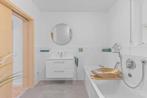 Bad 1 mit Badewanne - 