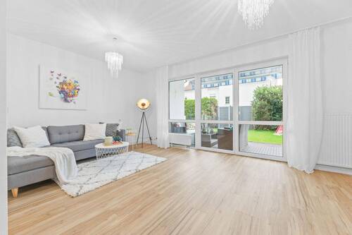 Wohnzimmer - 4 Zimmer Reihenmittelhaus zum Kaufen in Nürtingen