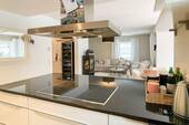 Küche_Blick_ins_Wohnzimmer - 