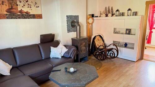 Wohnzimmer im OG mit Kaminanschluß - 