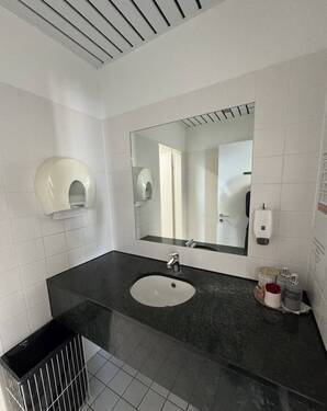 SANITÄRANLAGEN - 