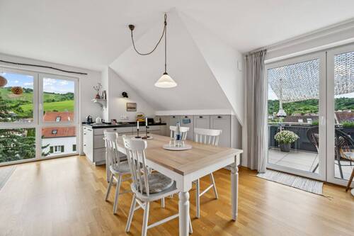 Geräumiger Essbereich mit Balkonzugang - 3 Zimmer Etagenwohnung zum Kaufen in Stuttgart / Uhlbach