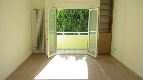 Schlafzimmer (außenliegend) - Degerloch 2,5 Zi. mit Küche, Balkon, Gäste-WC, Hauswirtschaftsraum, provisionsfrei