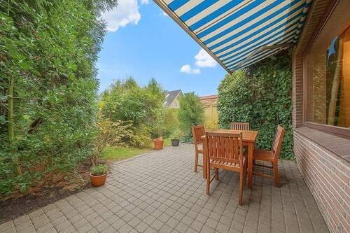 Terrasse_gestaged-möb - 3 Zimmer Doppelhaushälfte zum Kaufen in Uetersen