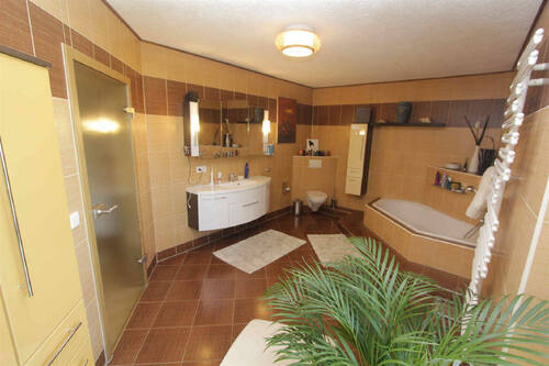 Bad mit Wanne - 