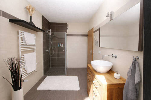 Bad mit Dusche - 