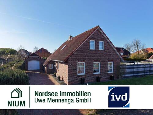 Außenansicht - ATTRAKTIVES FRIESENHAUS MIT GARTENIDYLLE UND GARAGE IN RUHIGER SACKGASSE