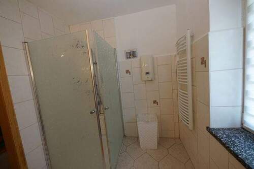 Bad Erdgeschoss 1 - 