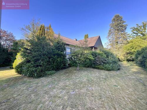 Blick aus dem Garten - Feldrand in Toplage! - 595.000,00&nbsp;EUR Kaufpreis, ca.&nbsp; 135,00&nbsp;m&sup2;&nbsp;Wohnfl&auml;che