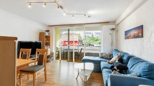 Wohnzimmer 1 - Lichtdurchflutete , energetisch sanierte 3-Zimmer-Wohnung mit Kaminofen und Sonnenloggia