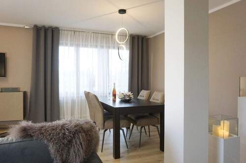 Wohnzimmer - Wohnen auf Zeit: Voll eingerichtete 2-Zimmer-Whg mit Balkon und viel Charme - bis 31.03.2026!!!