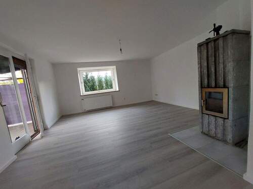 Wohnzimmer mit Kamin 1 OG - 7 Zimmer Einfamilienhaus zum Kaufen in Motten / Kothen