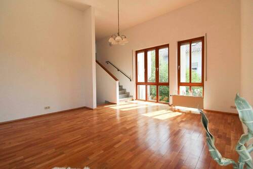 Wohnzimmer - 4 Zimmer Einfamilienhaus in Hattersheim am Main