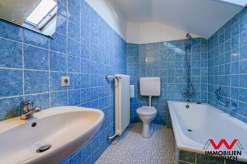 Bad im Dachgeschoss - 