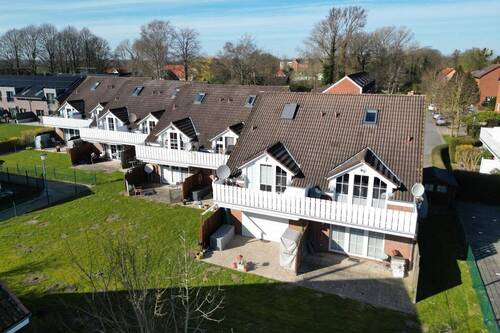 Aussenansicht - Fangfrisch: Wohnen, wo andere Urlaub machen – Dopelhaushälfte renoviert