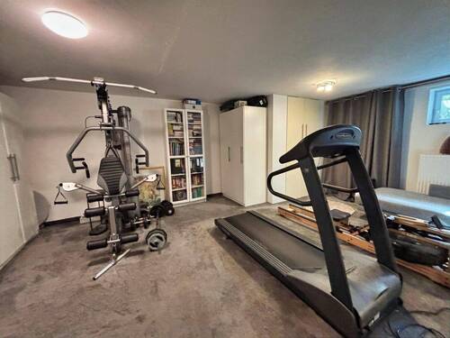 Fitnessraum im Keller - 